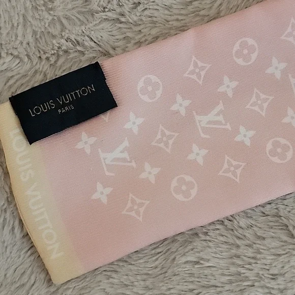 Louis Vuitton Monogram Gradient By The Pool Bandeau M76780 - Picture 3 of 15